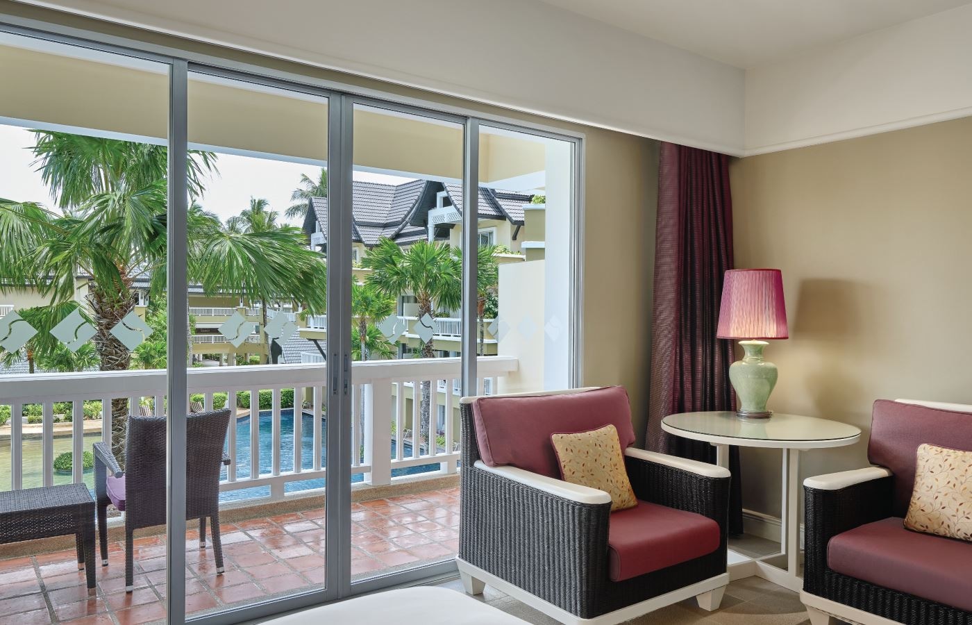 rooms-laguna-pool-view-twin-room