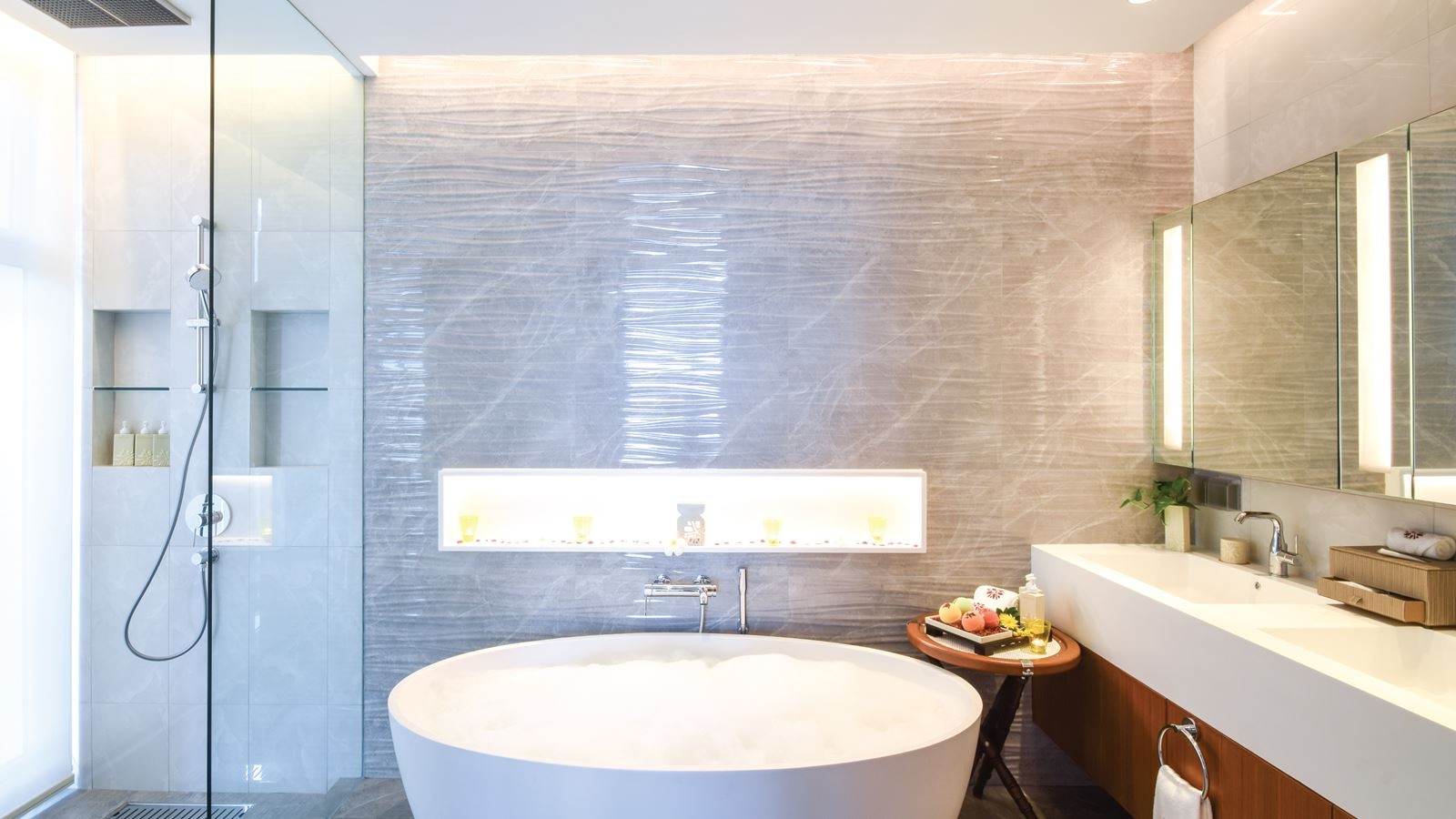 rooms-2bedroom-pool-suite-beach-view