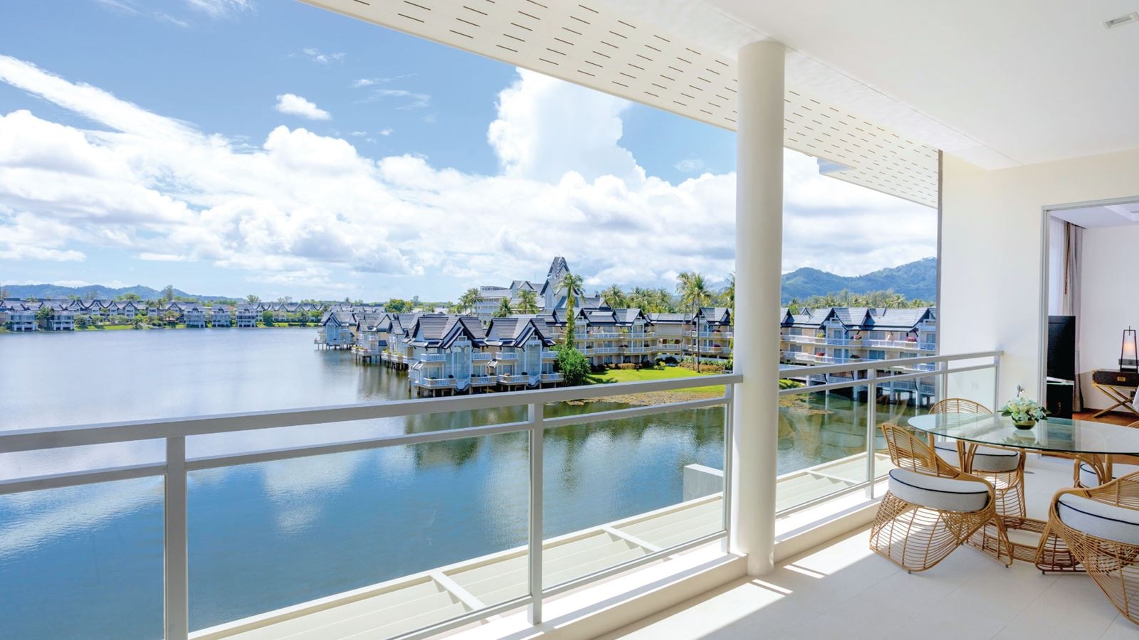 rooms-2bedroom-pool-suite-lagoon-view