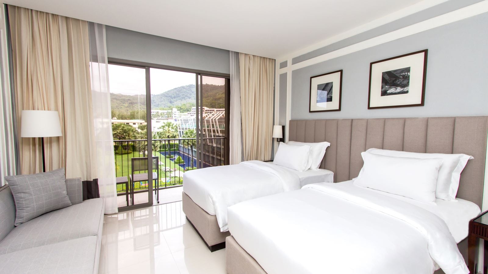 rooms-deluxe-pool-view