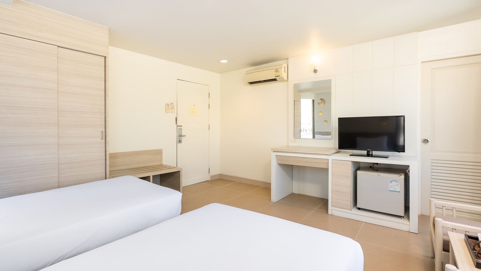 rooms-standard--located-at-tower-wing