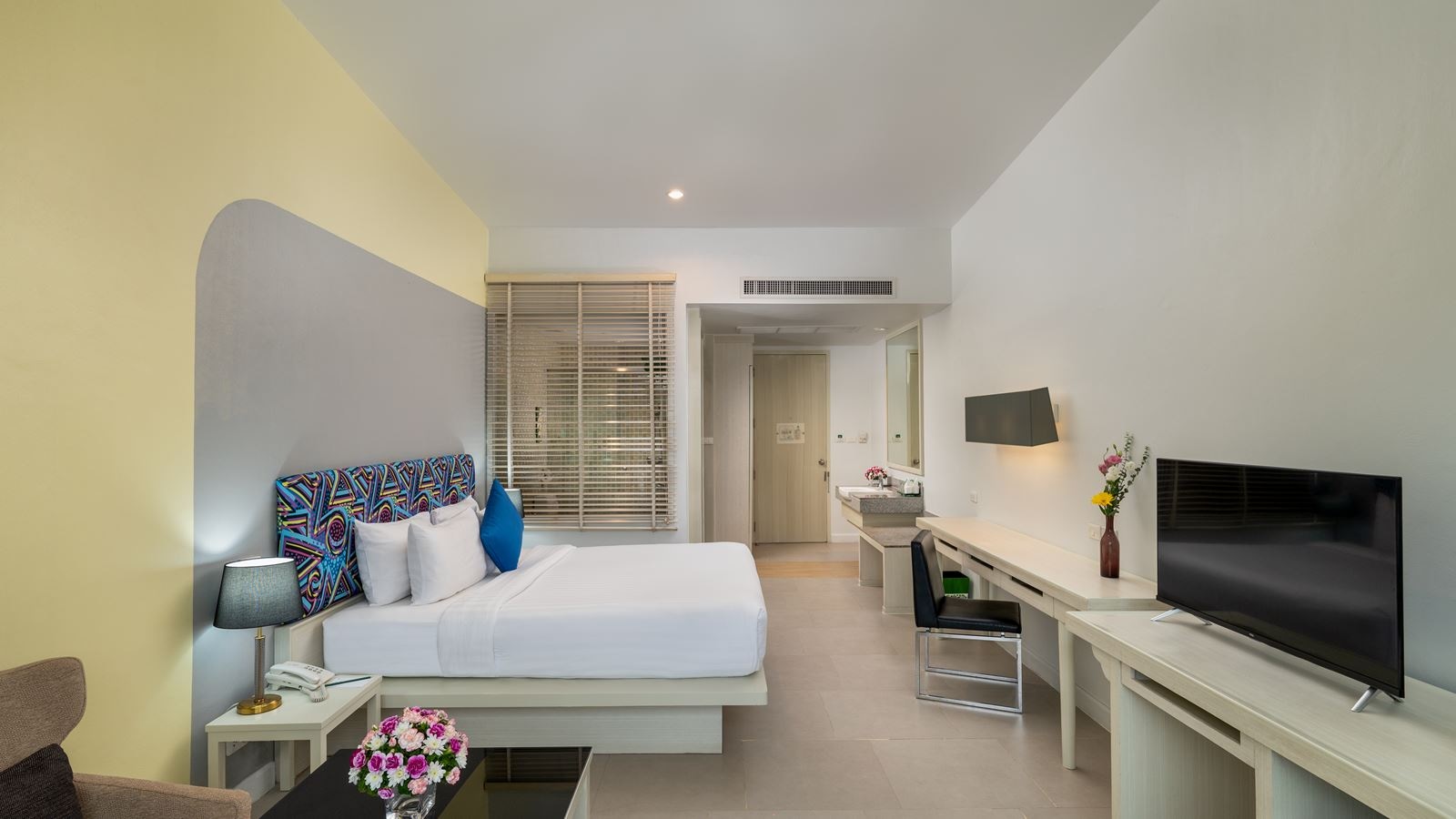 rooms-deluxe-pool-view