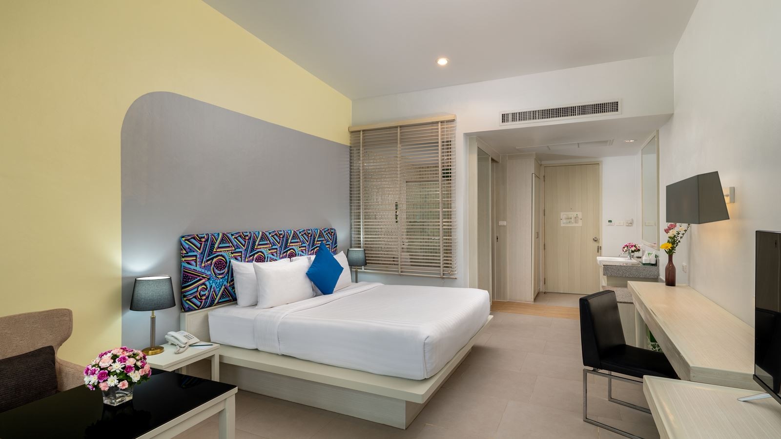 rooms-deluxe-pool-view