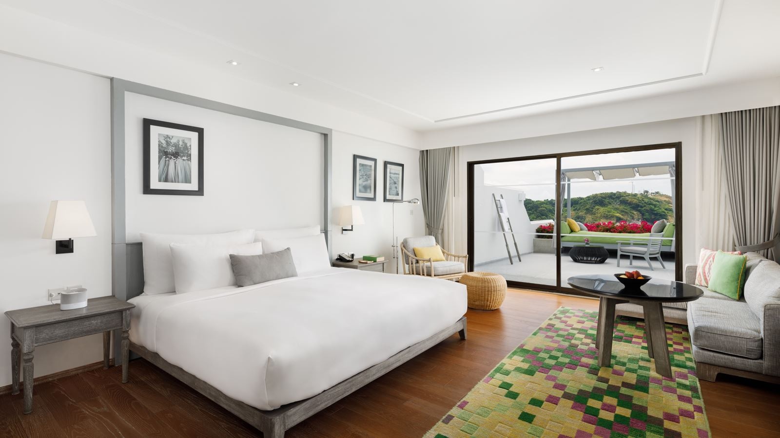 rooms-grand-ocean-view-room