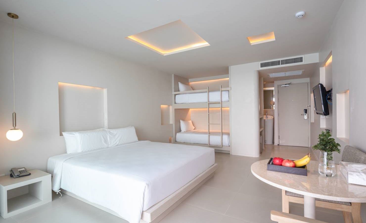 rooms-family-pool-access