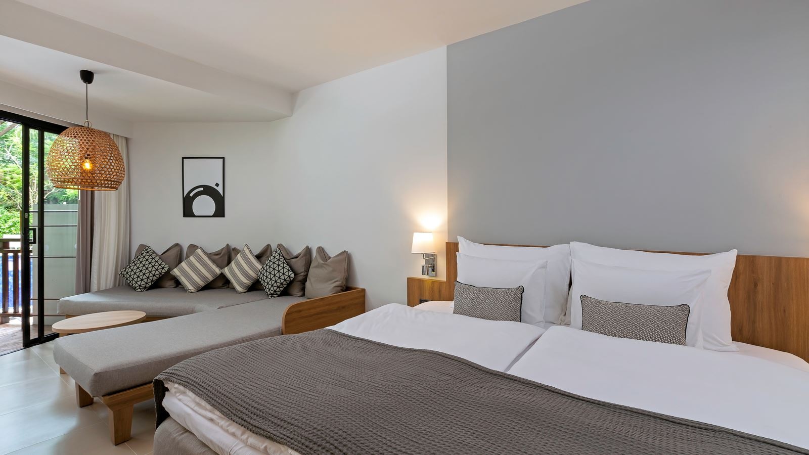 rooms-royal-studio-pool-access