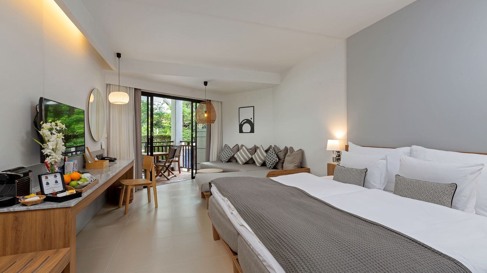 rooms-royal-studio-pool-access