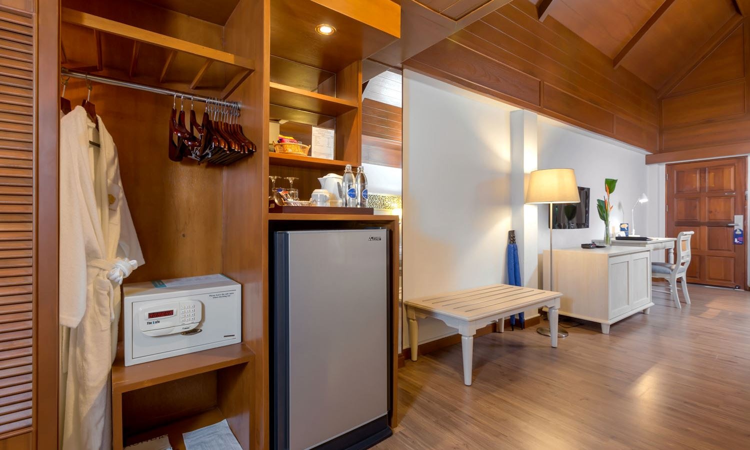 rooms-deluxe-bungalow