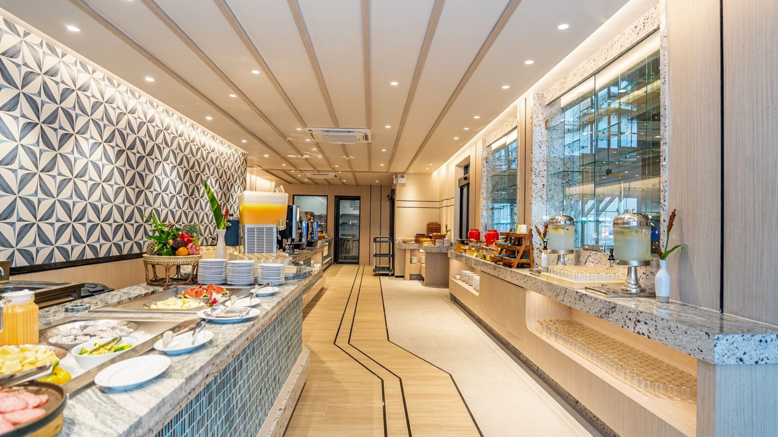 restaurants-the-beach-restaurant