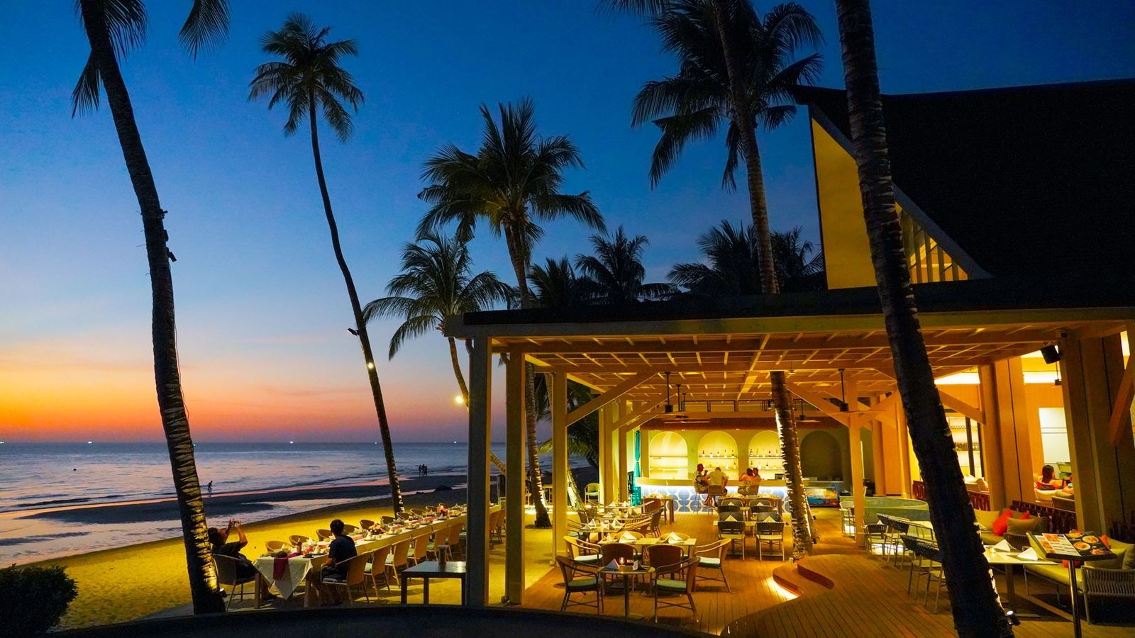 restaurants-the-beach-restaurant