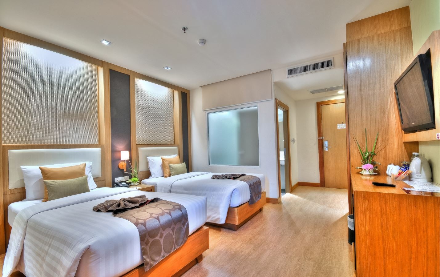 rooms-deluxe-city-view