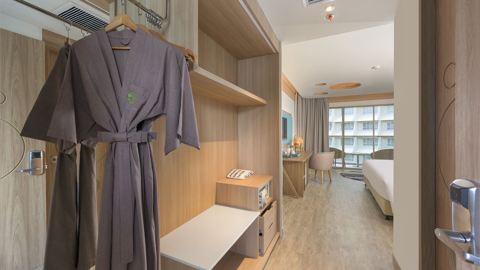 rooms-premier-balcony