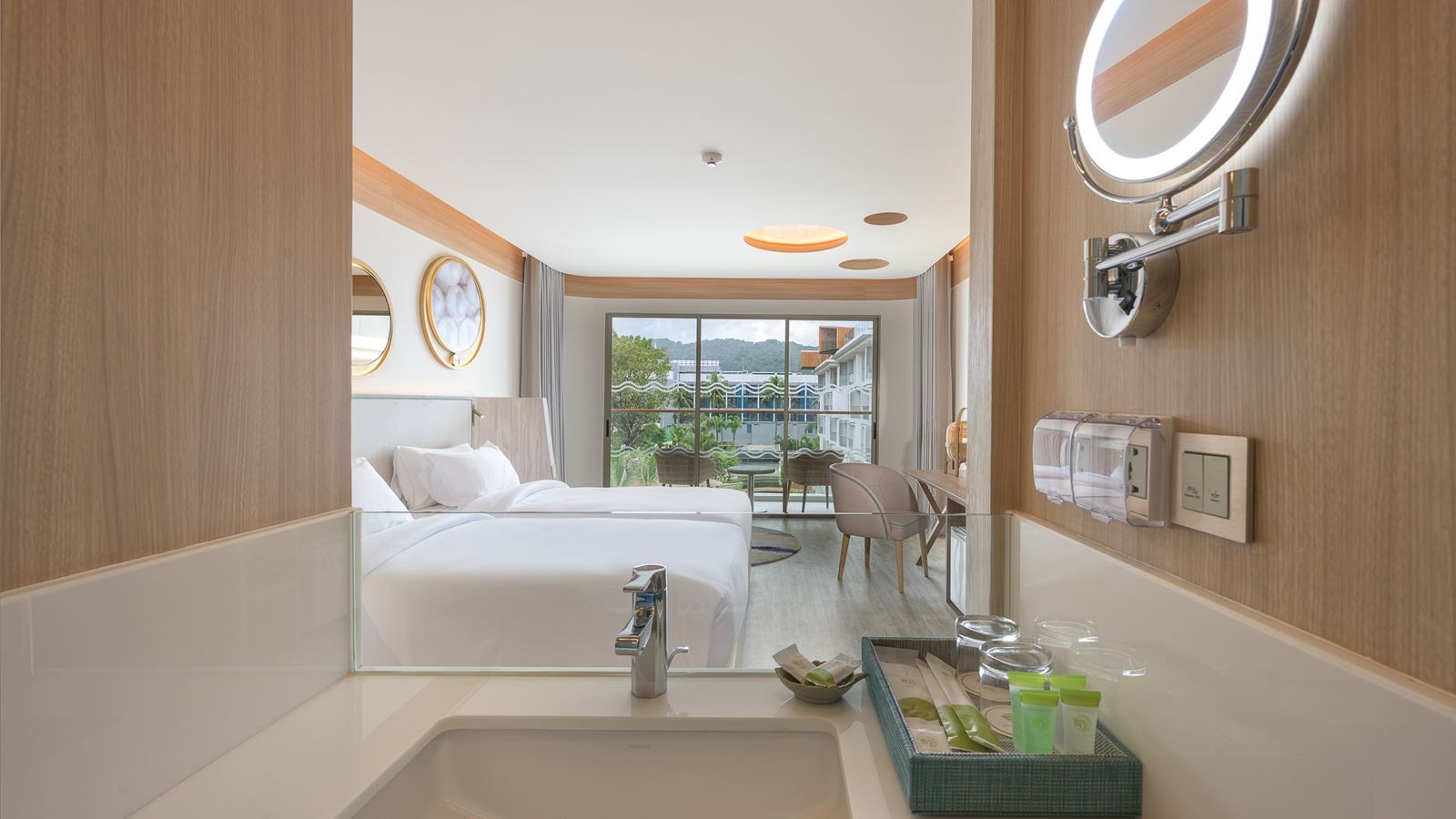 rooms-premier-balcony