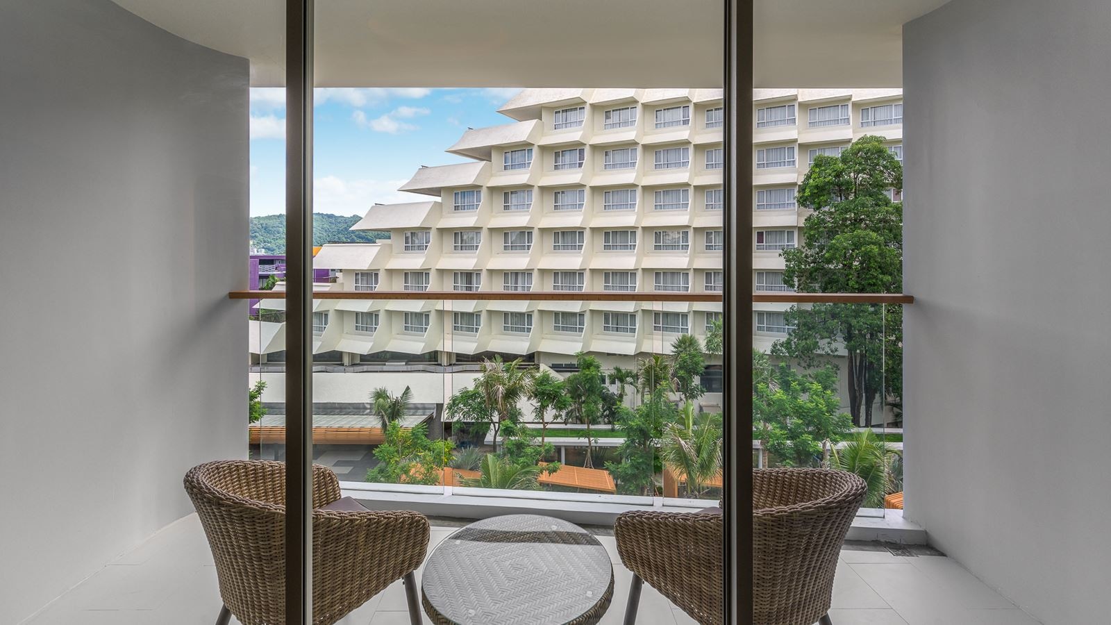 rooms-premier-balcony