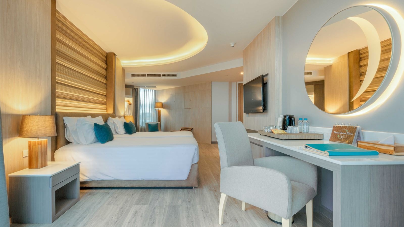 rooms-deluxe-corner-room