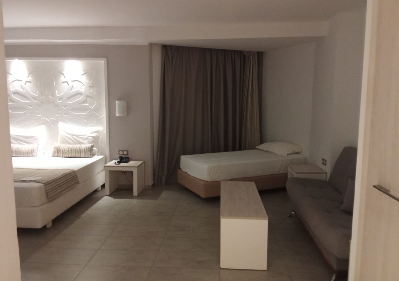 rooms-superior-family-side-sea-view