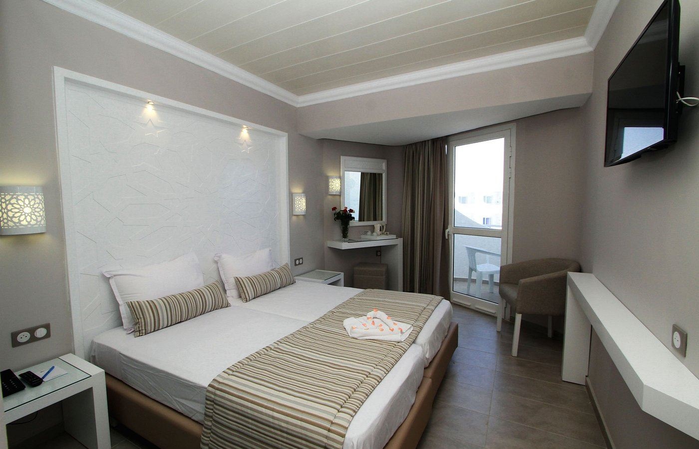 rooms-room-standard-double-sideseaview