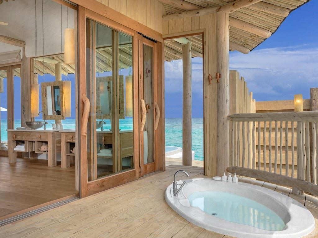 rooms-1-bedroom-water-retreat-with-slide