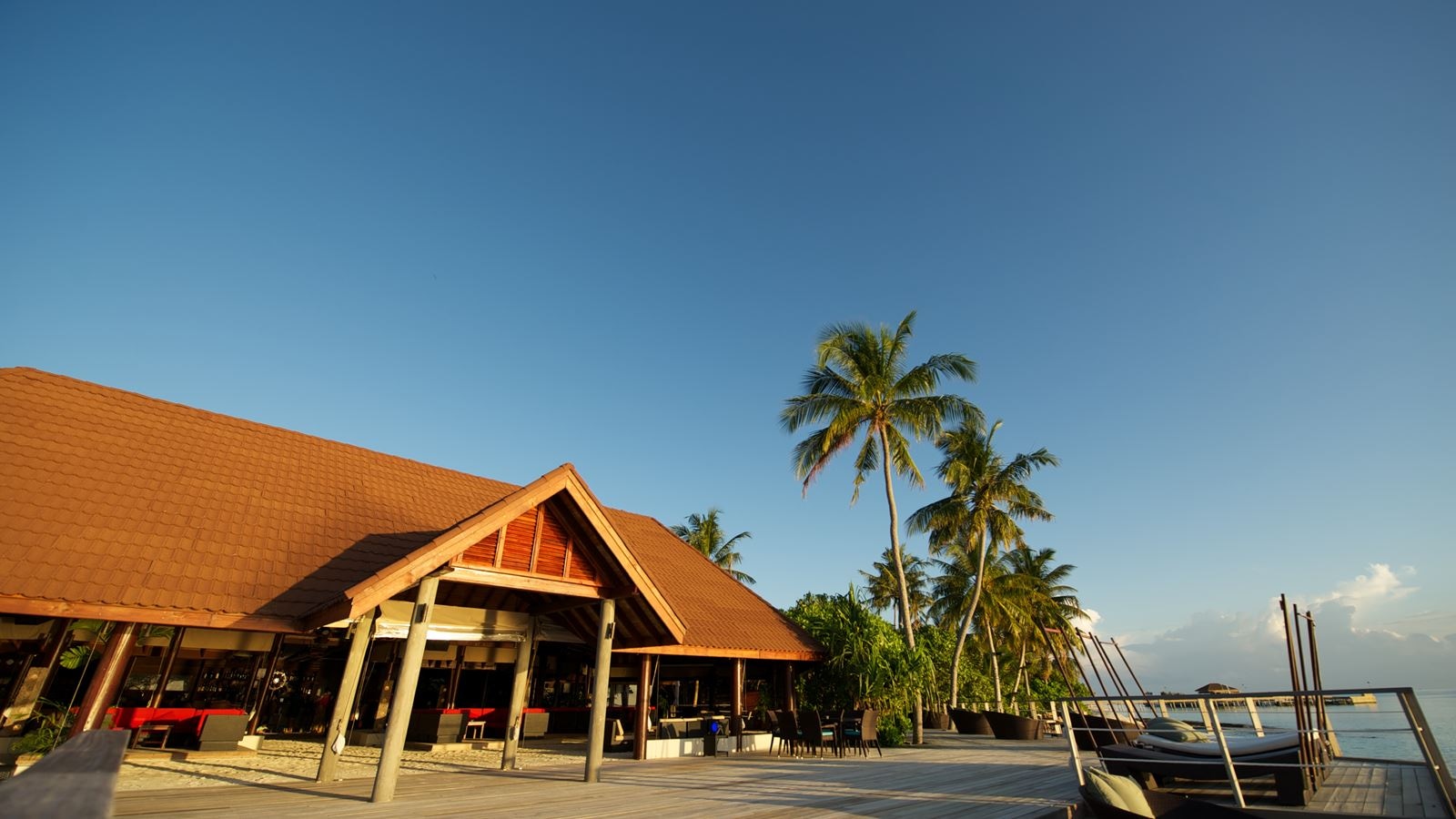 restaurants-main-bar