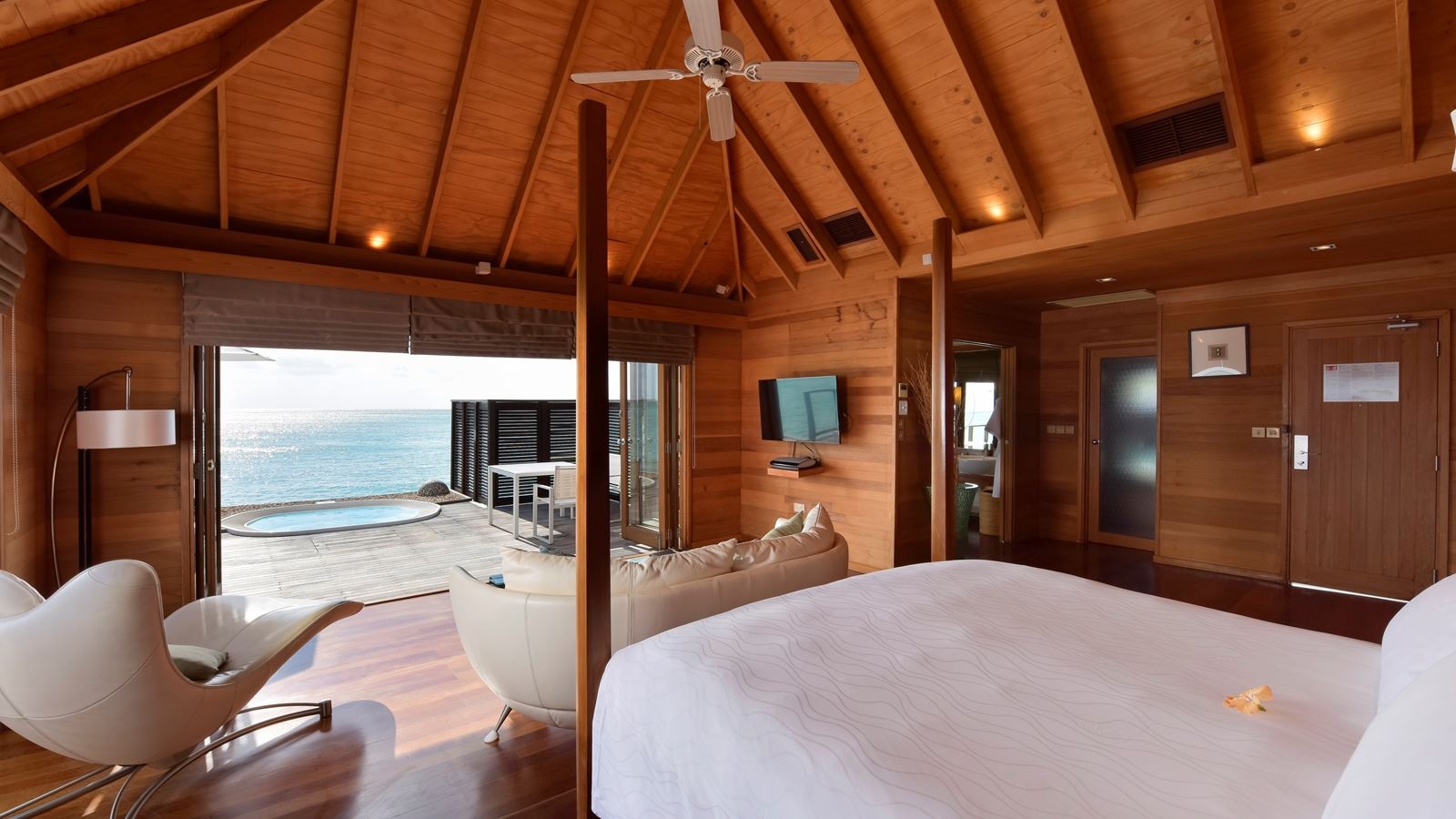 rooms-deluxe-water-villa-with-pool-16+-only