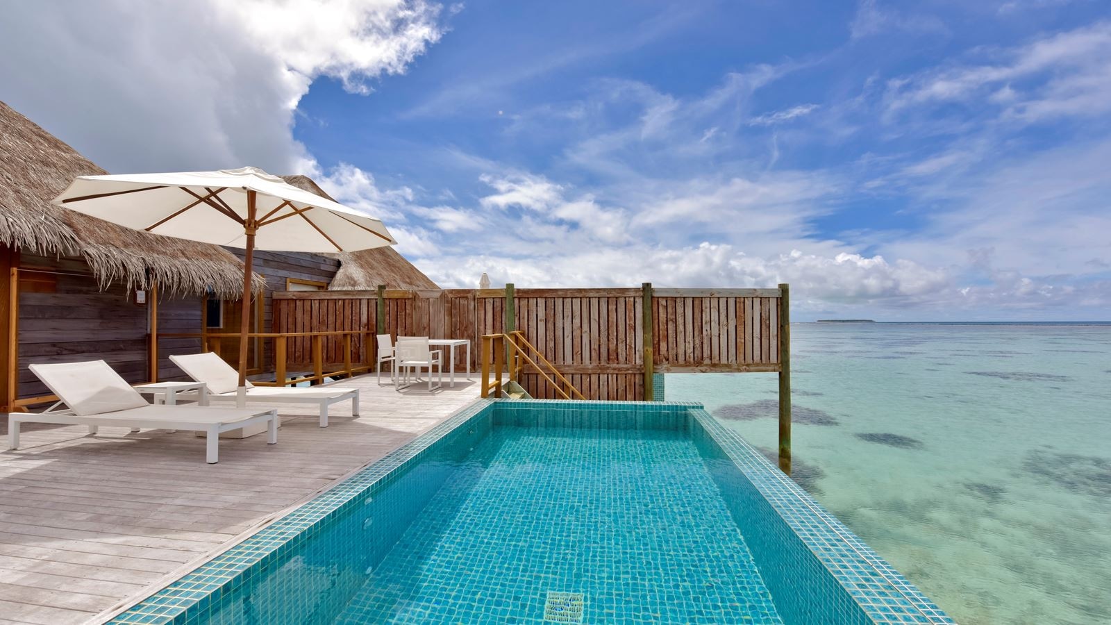 rooms-premiere-water-villa-with-pool-16+-only