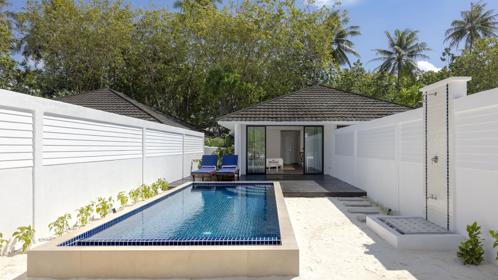 rooms-sunset-deluxe-beach-pool-villa