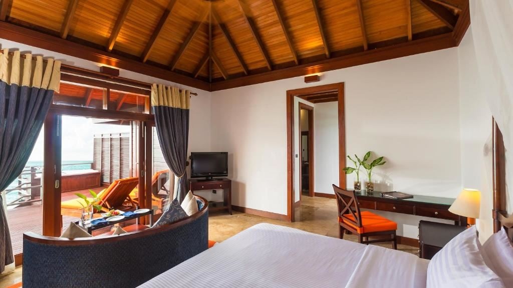 rooms-water-villa