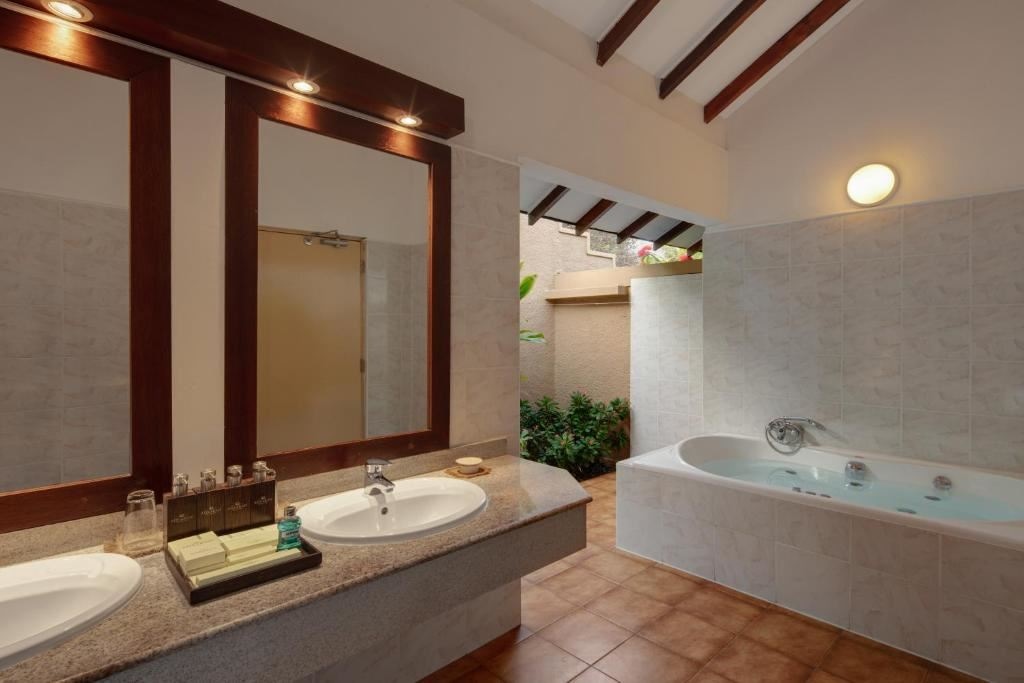 rooms-honeymoon-suite