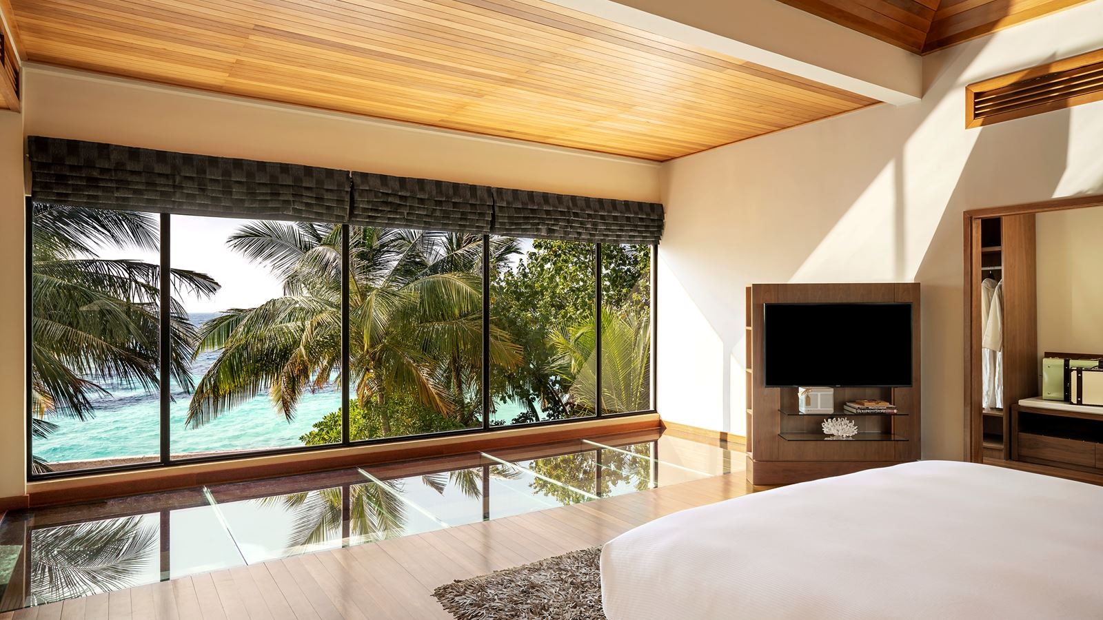 rooms-three-bedroom-beach-pavilion-with-pool