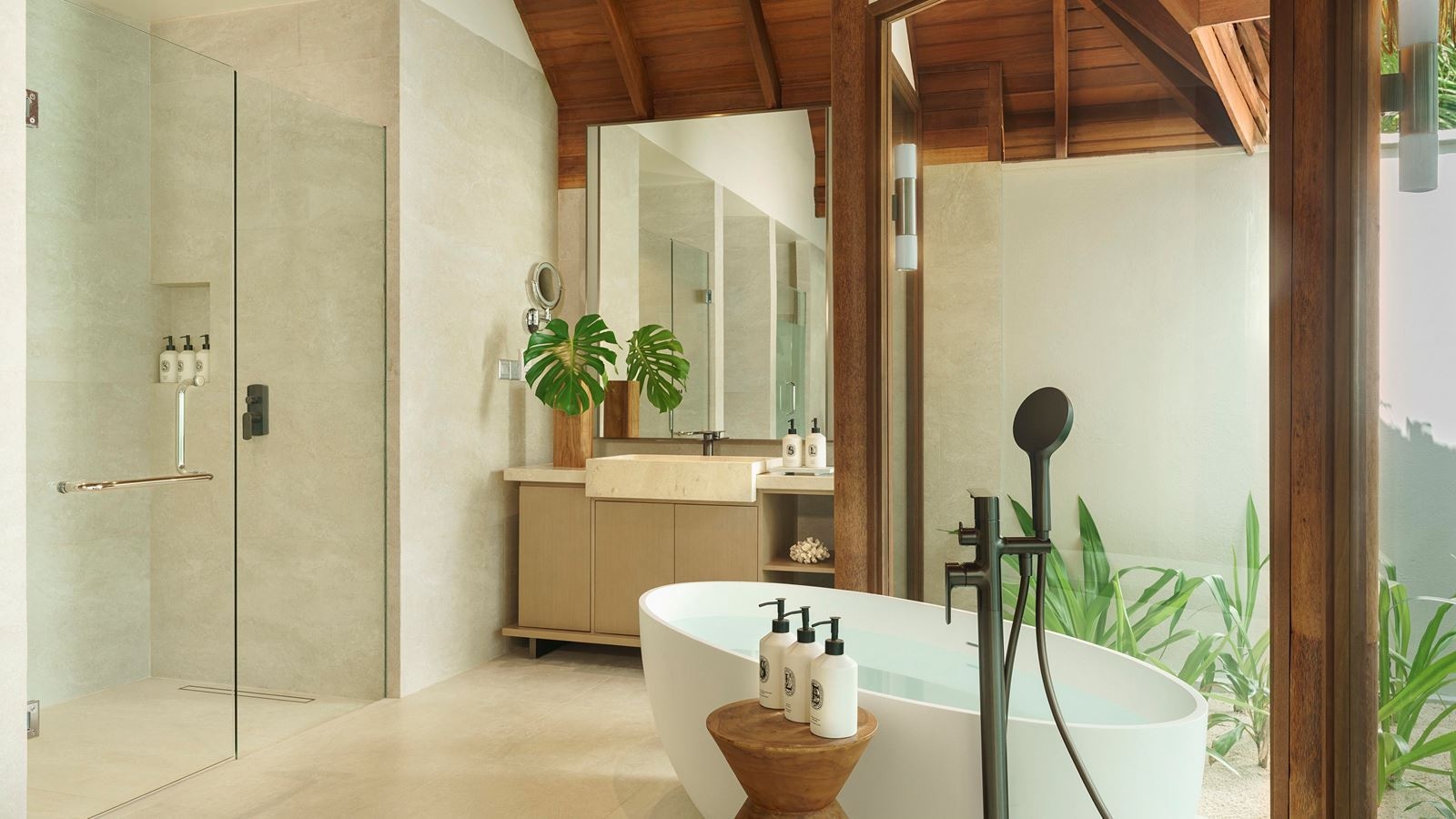 rooms-deluxe-beach-bungalow-with-pool