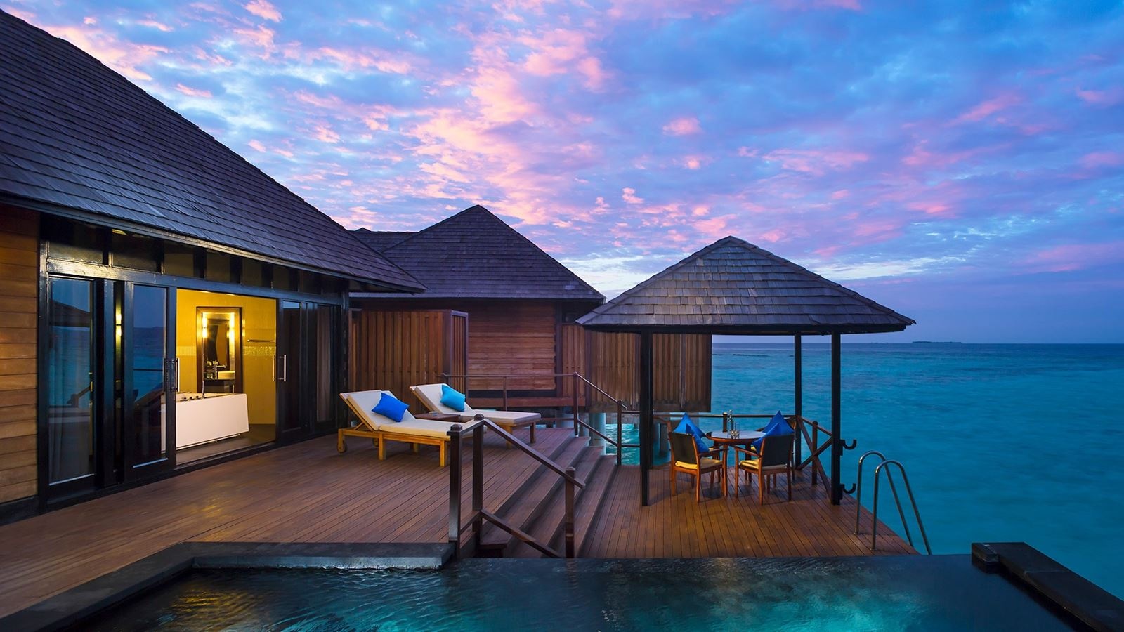 rooms-infinity-water-villa-with-pool