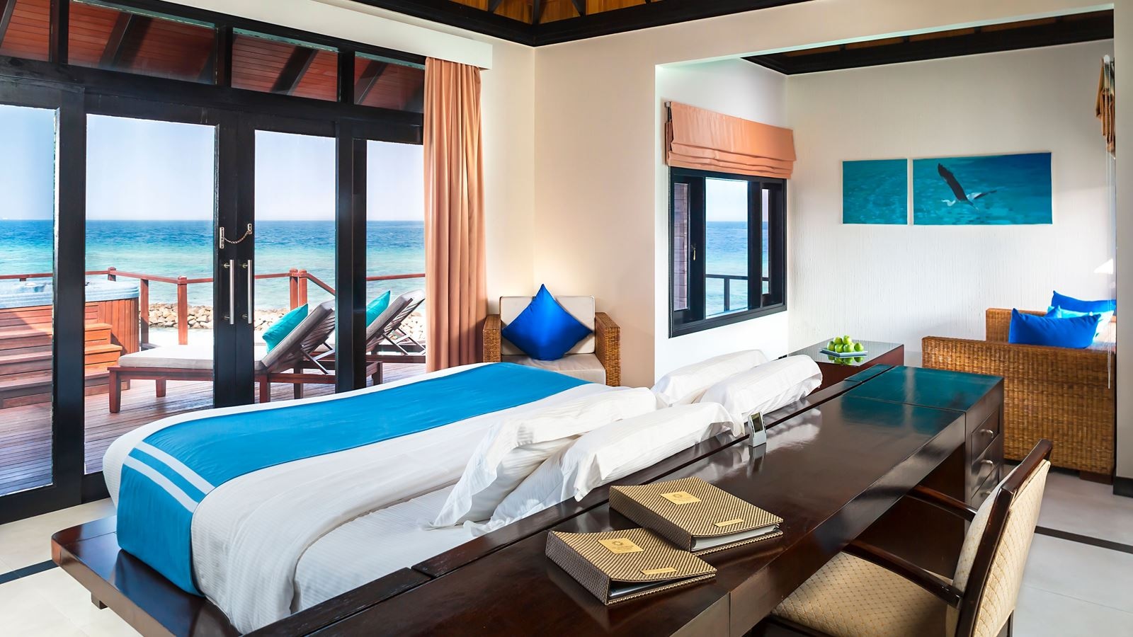 rooms-sunset-horizon-water-villa