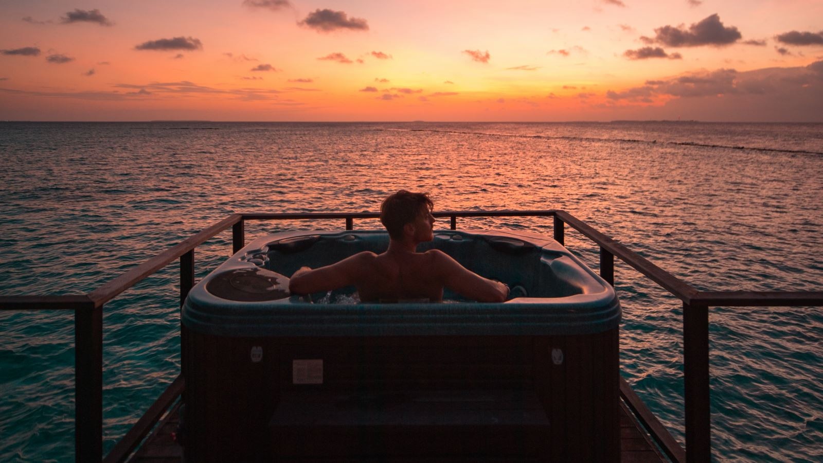 rooms-sunset-horizon-water-villa