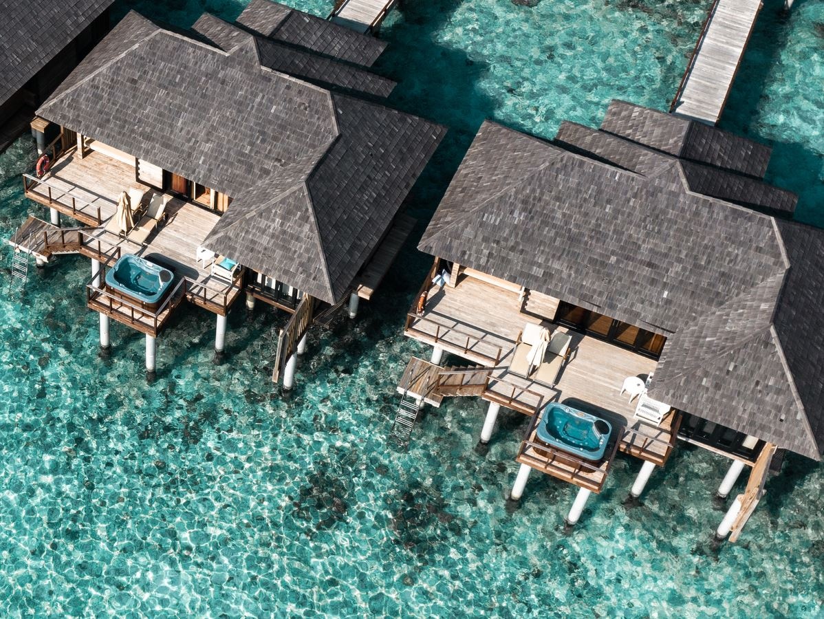 rooms-sunset-horizon-water-villa