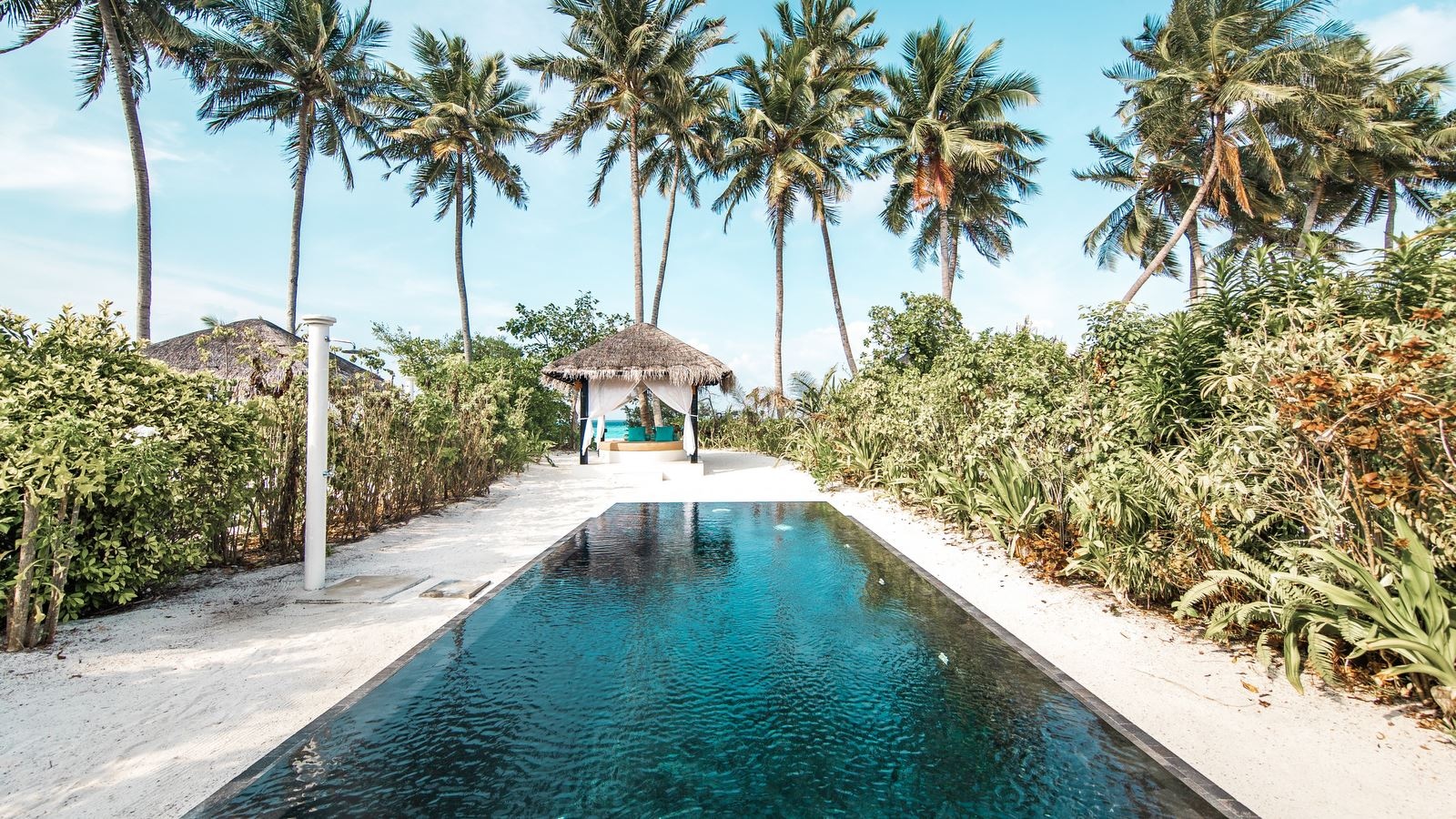 rooms-family-deluxe-beach-villa-with-pool