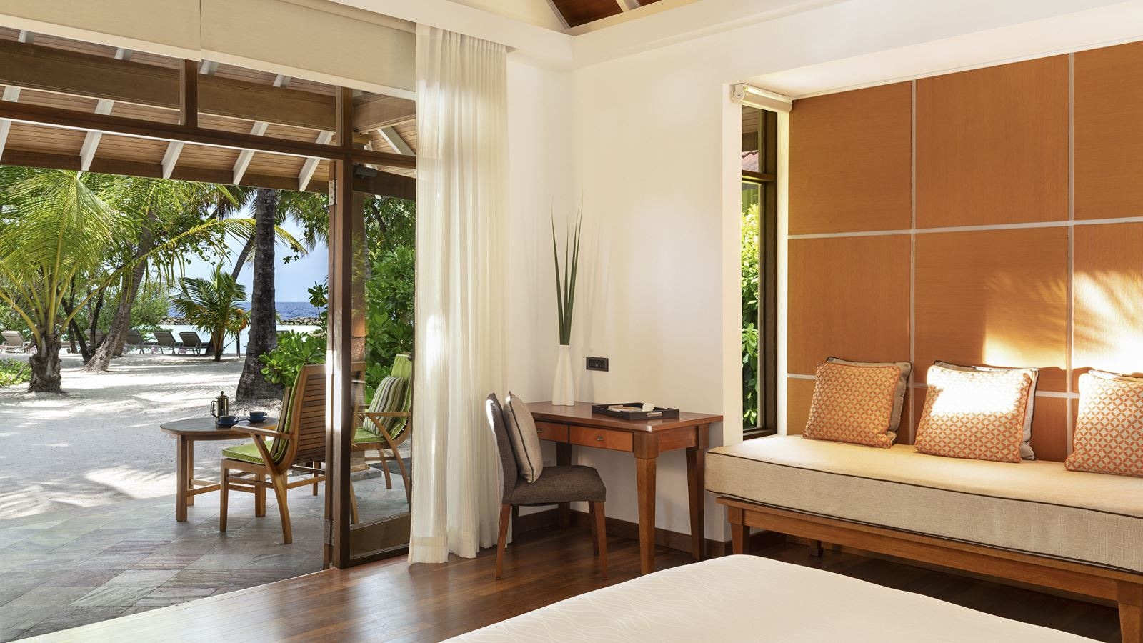 rooms-deluxe-bungalow