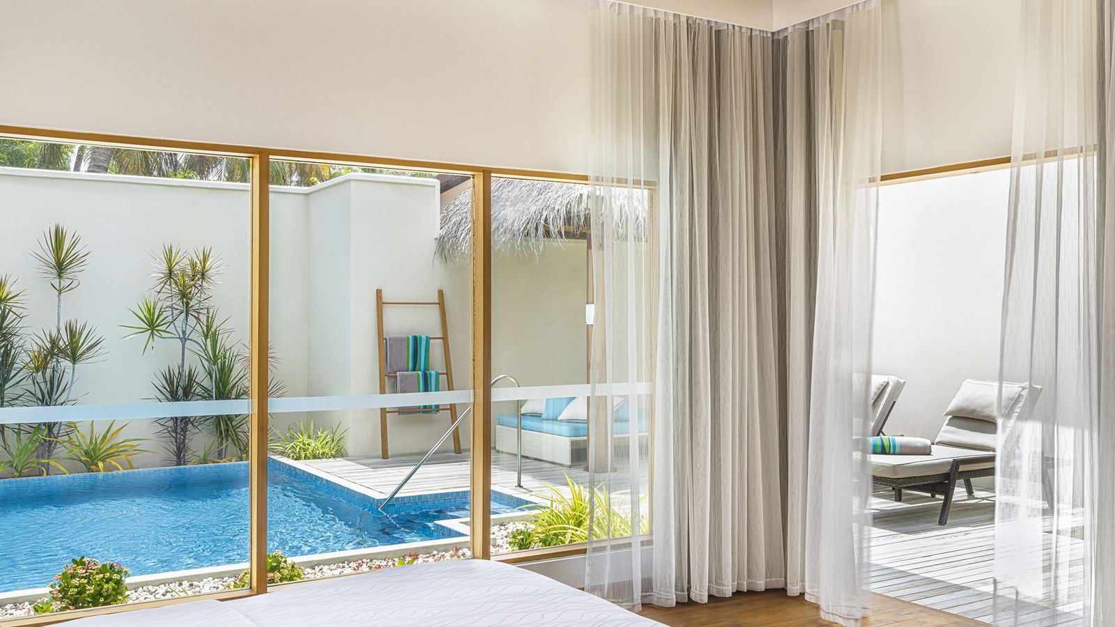 rooms-deluxe-pool-villa