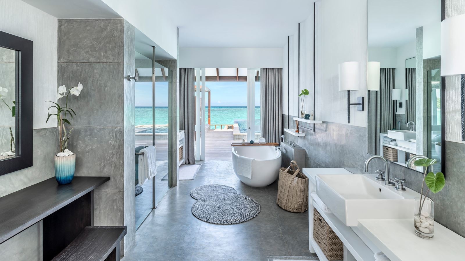 rooms-family-water-villa-with-pool