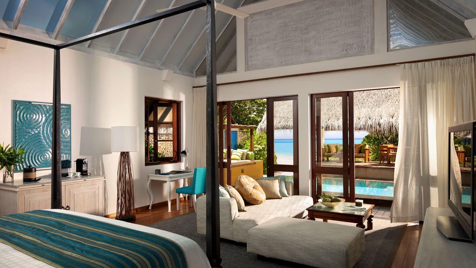 rooms-twobedroom-oceanfront-bungalow-with-pool