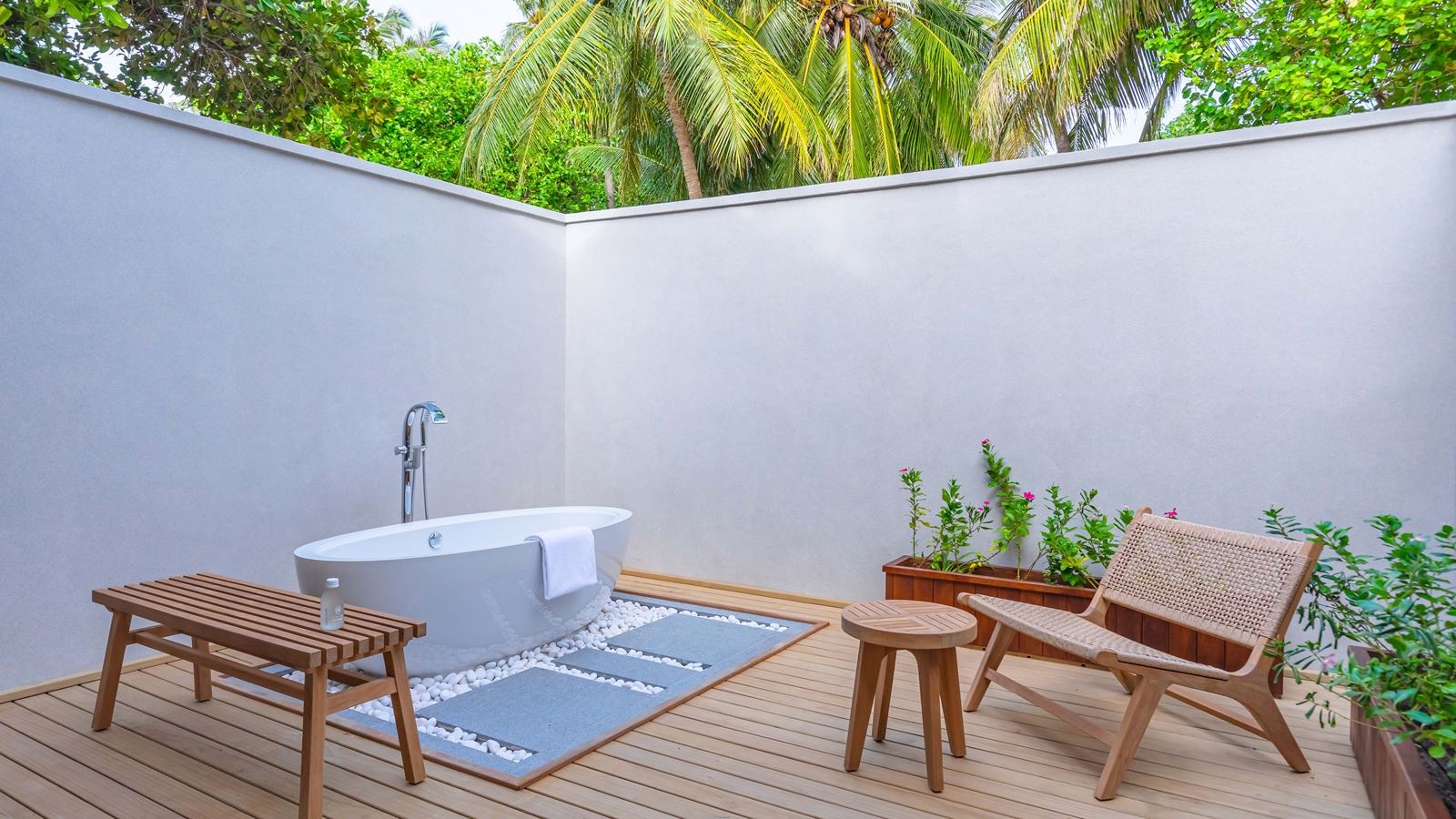 rooms-beach-pool-villa