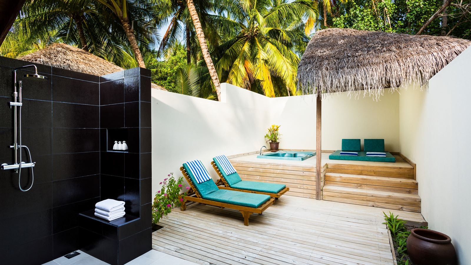 rooms-jacuzzi-beach-villa-18+-adults-only