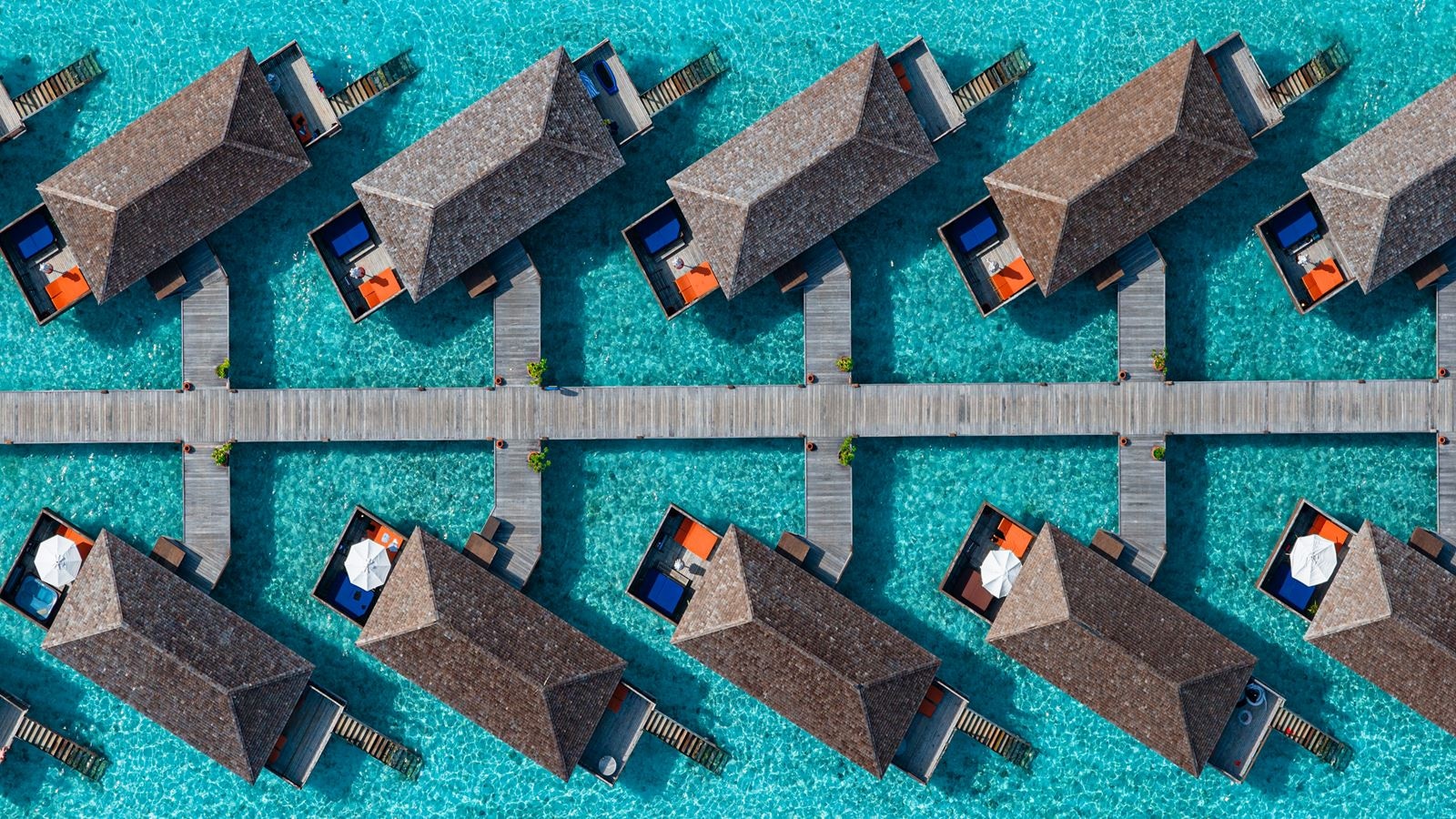 rooms-jacuzzi-water-villa