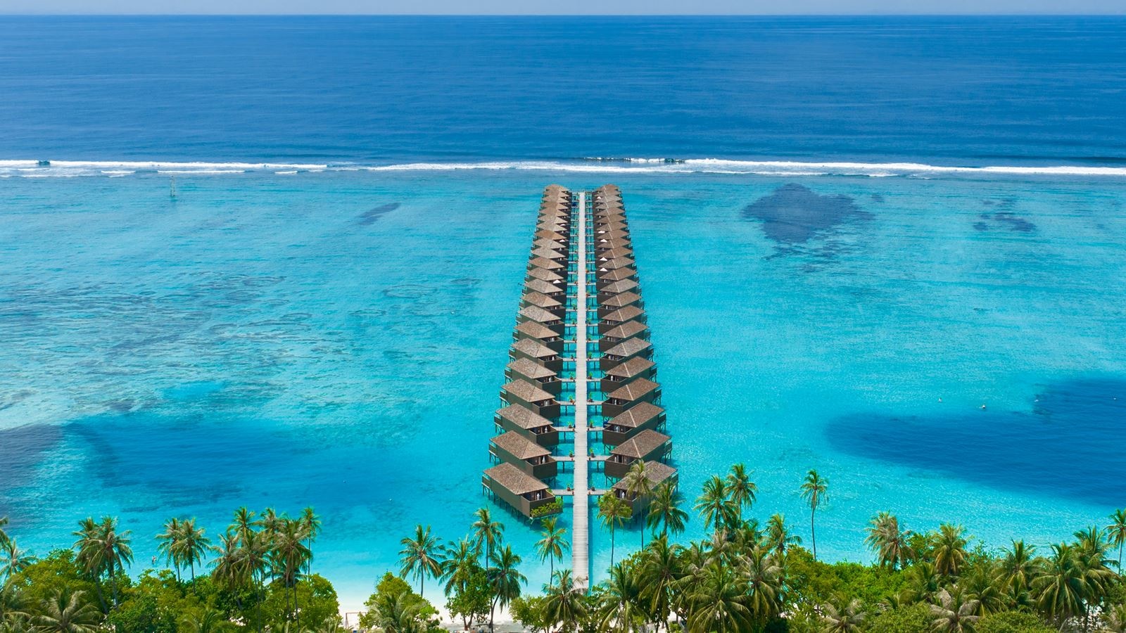 rooms-jacuzzi-water-villa