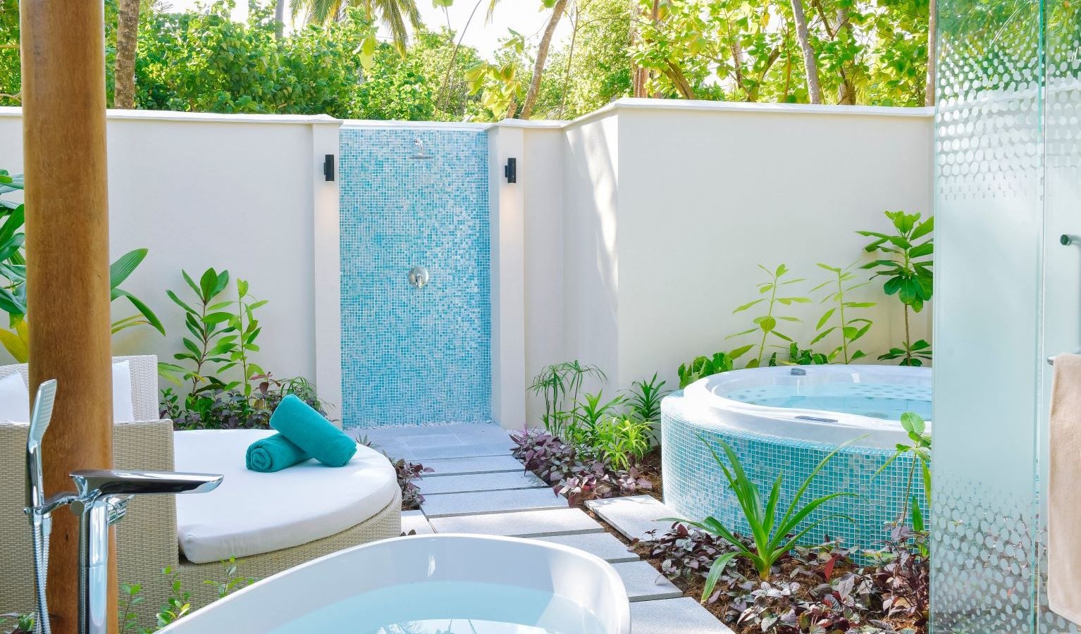 rooms-sunset-beach-pool-villa-with-swirlpool