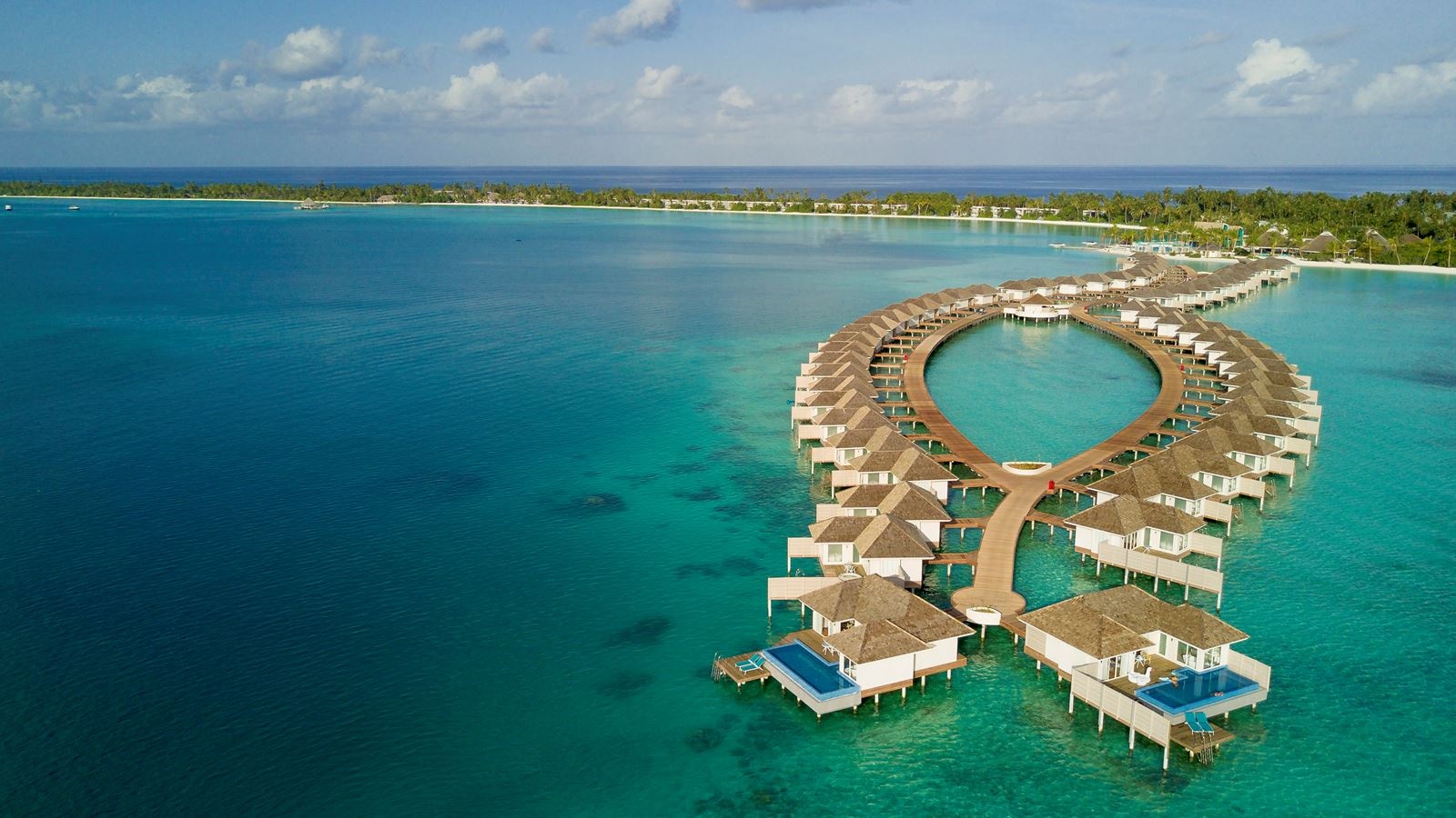 rooms-sunset-aqua-pool-suite