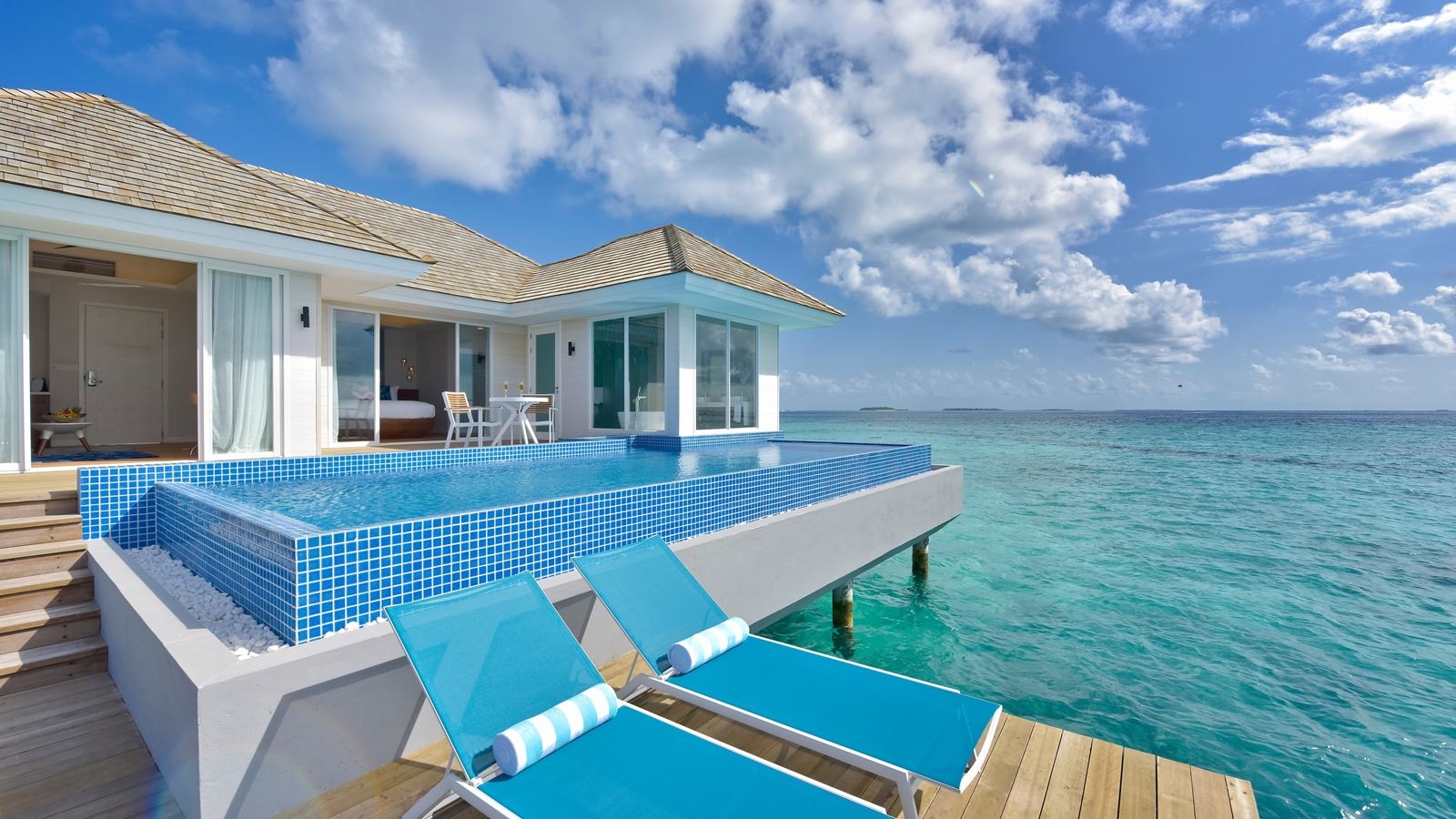 rooms-sunset-aqua-pool-suite
