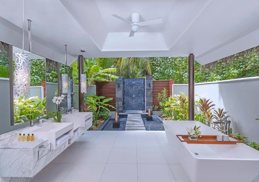 rooms-deluxe-beach-villa