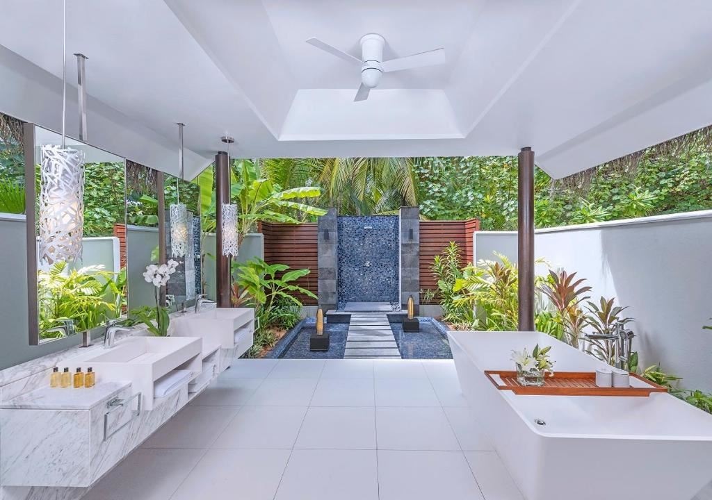 rooms-deluxe-family-beach-pool-villa