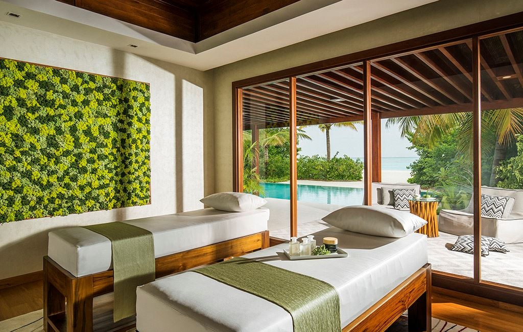 rooms-three-bedroom-beach-pool-pavilion