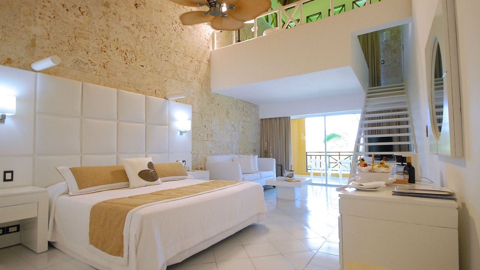 rooms-honeymoon-suite